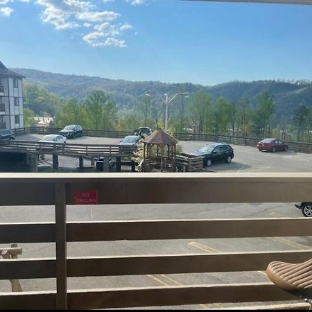 Relaxing Mountain Condo In Gatlinburg With City View ! Zewnętrze zdjęcie